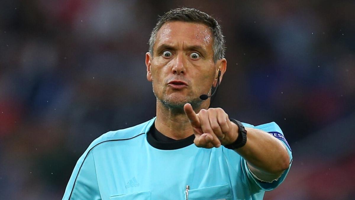 Referee Andre Marriner